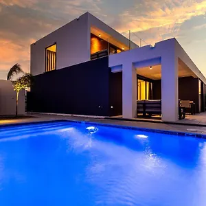 beautiful-new-villa-top-location.comcaribbean.com/